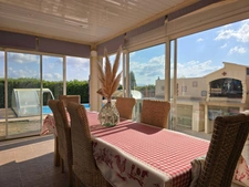 VILLA FAMILIALE DE PLAIN-PIED – 181 m² – 5 CHAMBRES – PISCINE – VÉRANDA – TERRAIN DE 916 m²