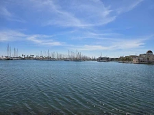 GRUISSAN PORT – T2 43m² RÉNOVÉ + PARKING – RARE
