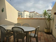 Charmante maison avec terrasse, 4 à 6 couchages et parking privatif, à deux pas du port