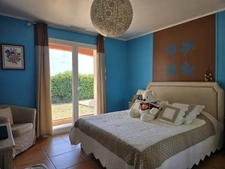 VILLA FAMILIALE DE PLAIN-PIED – 181 m² – 5 CHAMBRES – PISCINE – VÉRANDA – TERRAIN DE 916 m²