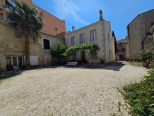 MAISON DE MAÎTRE D'EXCEPTION – ANCIEN DOMAINE VITICOLE – PLUS DE 1 000 m² DE BÂTIS – CŒUR DE VILLE