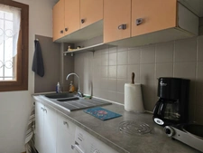 Charmante maison avec terrasse, 4 à 6 couchages et parking privatif, à deux pas du port
