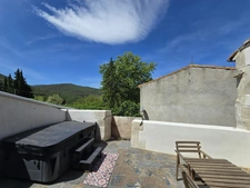 MAISON RÉNOVÉE - TERRASSE AVEC VUE - JACUZZI - DPE B - 3 ESPACES NUIT - DÉPENDANCES DE 92 m²