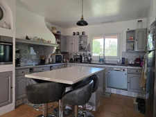 VILLA FAMILIALE DE PLAIN-PIED – 181 m² – 5 CHAMBRES – PISCINE – VÉRANDA – TERRAIN DE 916 m²