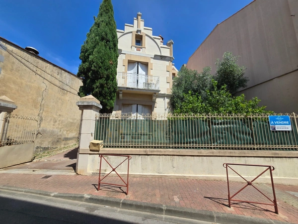 MAISON DE MAÎTRE D'EXCEPTION – ANCIEN DOMAINE VITICOLE – PLUS DE 1 000 m² DE BÂTIS – CŒUR DE VILLE