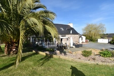 Maison rénovée avec jardin et studio
