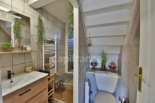 Maison rénovée avec jardin et studio