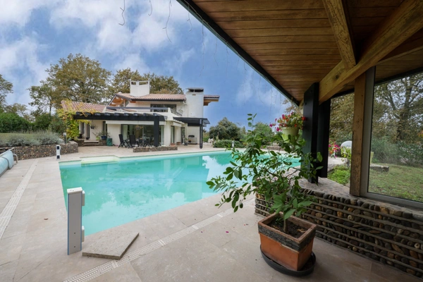 Proche de MONT DE MARSAN, ÉLEGANTE VILLA D'ARCHITECTE de 286M2 AVEC PISCINE ET PARC de 6 288 m²