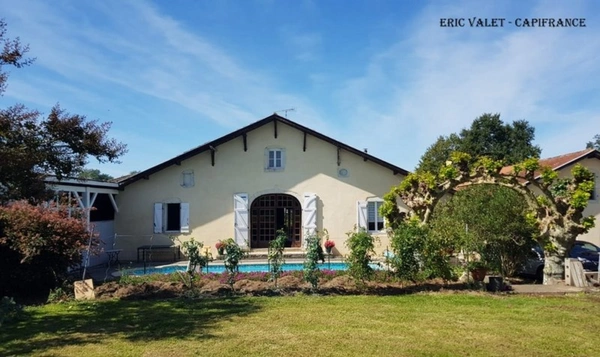 HEUGAS (40) - MAISON DE 285 M2 ENVIRON - PISCINE - TERRAIN DE 2780 M2