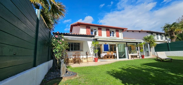 ANGLET - LUMINEUSE ET SPACIEUSE MAISON ENTOUREE DE NATURE - 125m2 environ