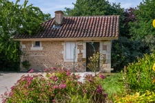 Property of character and charm near MONT DE MARSAN (40) - 430 m2 of living space - Land of approximately 9000 m2