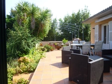 SAINT PAUL LES DAX (40) - BRIGHT HOUSE WITH SWIMMING POOL AND COMMERCIAL PREMISES WITH GREAT POTENTIAL