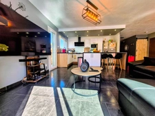 BAGES - EXCLUSIVITE - Maison 3 faces de 110 m² avec piscine, jardin et prestations de qualité