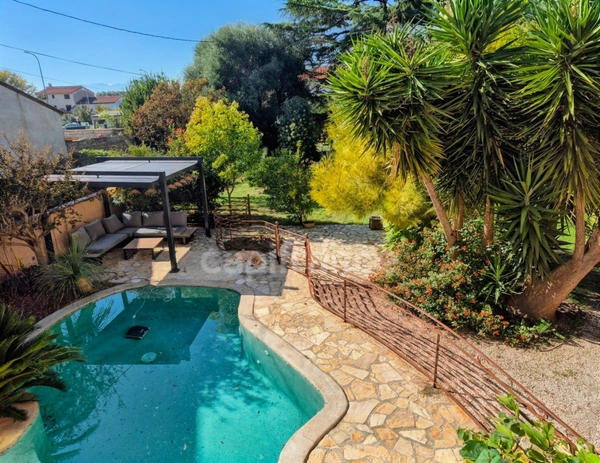 PERPIGNAN | VILLA DE CARACTÈRE DE 194 M² AVEC SÉJOUR CATHÉDRALE, JARDIN ARBORÉ DE 1 119 M² ET PISCINE