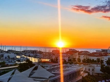 Canet Plage – 7ème et Dernier étage d'exception, dans résidence de standing, T2 avec cabine de couchage vue mer, terrasse de 21 m², piscine chauffée et garage