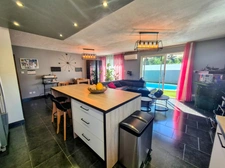BAGES - EXCLUSIVITE - Maison 3 faces de 110 m² avec piscine, jardin et prestations de qualité
