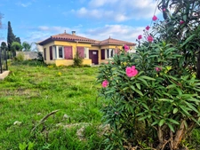 Terrain de 705 m² avec villa atypique et potentiel d’extension - St Nazaire 66