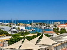 Canet Plage – 7ème et Dernier étage d'exception, dans résidence de standing, T2 avec cabine de couchage vue mer, terrasse de 21 m², piscine chauffée et garage