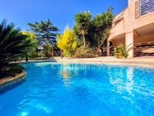 PERPIGNAN | VILLA DE CARACTÈRE DE 194 M² AVEC SÉJOUR CATHÉDRALE, JARDIN ARBORÉ DE 1 119 M² ET PISCINE