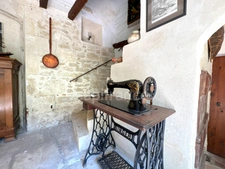 Maison à vendre 5 pièces MEYNES (30)Maison de caractère avec tropézienne & patio – un lieu de vie unique chargé d’histoire