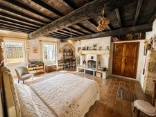 Maison à vendre 5 pièces MEYNES (30)Maison de caractère avec tropézienne & patio – un lieu de vie unique chargé d’histoire