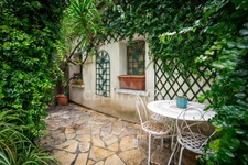 🌿 Rare – Appartement de caractère avec jardin privatif en centre-ville de Nîmes à vendre 3 pièces  (30)
