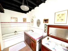 Maison à vendre 5 pièces MEYNES (30)Maison de caractère avec tropézienne & patio – un lieu de vie unique chargé d’histoire