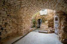 Maison de caractère en pierre avec terrasse et dépendance – Fons