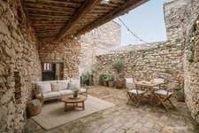 Maison de caractère en pierre avec terrasse et dépendance – Fons