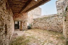 Maison de caractère en pierre avec terrasse et dépendance – Fons