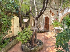 Maison à vendre 5 pièces MEYNES (30)Maison de caractère avec tropézienne & patio – un lieu de vie unique chargé d’histoire