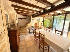 Maison à vendre 5 pièces MEYNES (30)Maison de caractère avec tropézienne & patio – un lieu de vie unique chargé d’histoire