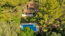 Villa à Villeneuve-lès-Avignon de 283 m² au cœur d’une pinède – calme, volumes et potentiel locatif (30)