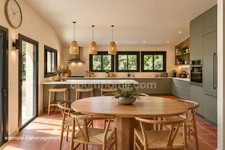 Villa à Villeneuve-lès-Avignon de 283 m² au cœur d’une pinède – calme, volumes et potentiel locatif (30)