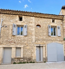 Maison de caractère rénovée + studio indépendant + grand garage/atelier + terrasse Rochefort-du-Gard – Centre historique