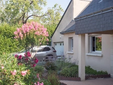 Saumur Château – Maison contemporaine 220 m² – Jardin 997 m² – Coup de cœur familial