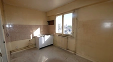 Appartement T5 de 100 m² avec balcon, ascenseur, cave et stationnement – Fort potentiel à Limoges