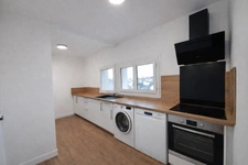 Appartement entièrement rénové-centre ville-stationnement sécurisé-balcon-2 chambres