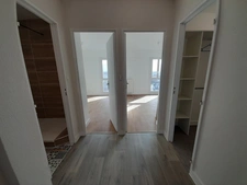 Appartement entièrement rénové-centre ville-stationnement sécurisé-balcon-2 chambres