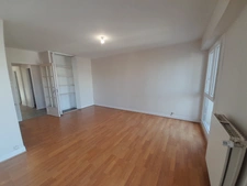 Appartement entièrement rénové-centre ville-stationnement sécurisé-balcon-2 chambres