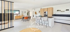 Appartement à vendre 3 pièces Rdc 3 parkings 2 garage BANDOL (83)