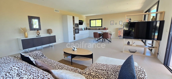 Appartement à vendre 4 pièces BANDOL (83) + 2 parkings + terrasse