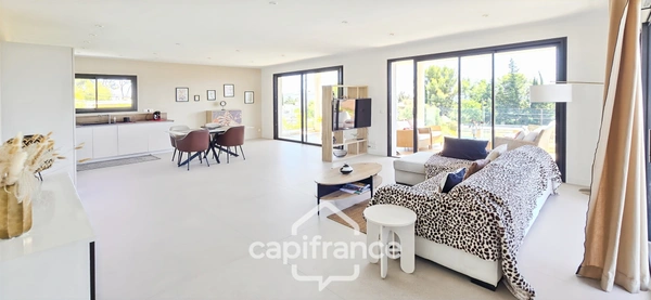 Appartement à vendre 4 pièces BANDOL (83) + 2 parkings + terrasse