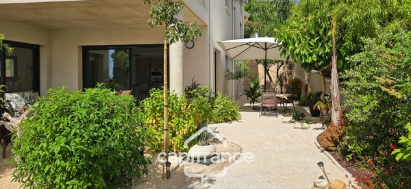 Appartement à vendre 3 pièces Rdc 3 parkings 2 garage BANDOL (83)