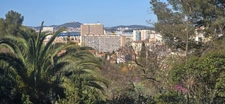 Dpt Var (83), for sale TOULON SERINETTE 4-room apartment + large garden level.  