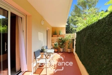 Dpt Var (83), for sale TOULON SERINETTE 4-room apartment + large garden level.  