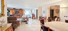 Apartment for sale 4 rooms SANARY SUR MER (83) + 2 garages + Parking.