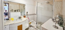 Apartment for sale 4 rooms SANARY SUR MER (83) + 2 garages + Parking.