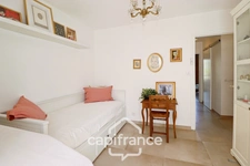 Dpt Var (83), for sale TOULON SERINETTE 4-room apartment + large garden level.  