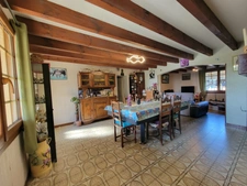 Corps de ferme – 1 280 m² de hangars + maison DPE B – Saint-Sever (40)